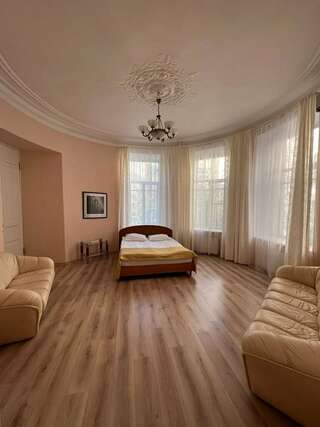 Гостиница Агни Санкт-Петербург Четырехкомнатная квартира с отдельным входом Невский 90-4