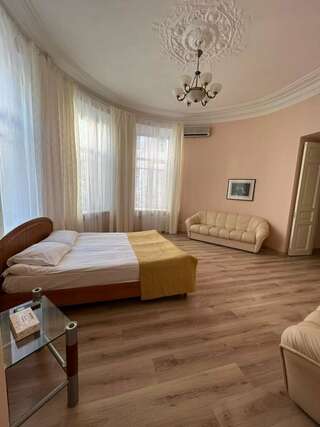 Гостиница Агни Санкт-Петербург Четырехкомнатная квартира с отдельным входом Невский 90-5