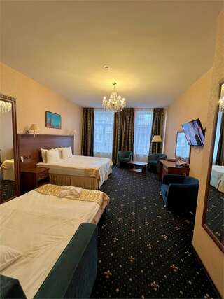 Гостиница Агни Санкт-Петербург Двухместный улучшенный номер с видом на Невский проспект-6