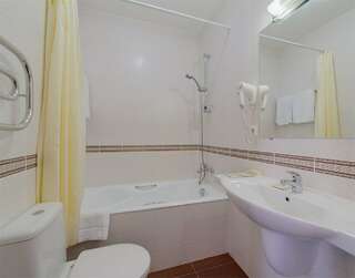 Гостиница Агни Санкт-Петербург Двухместный улучшенный номер с видом на ул.Маяковского-3